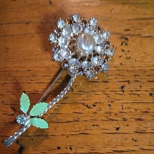 Elegant Goldtone and Green Floral Brooch